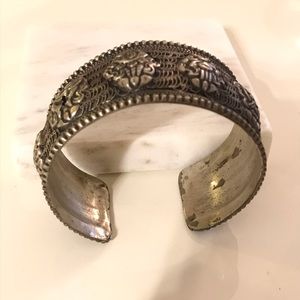Vintage style silver bangle